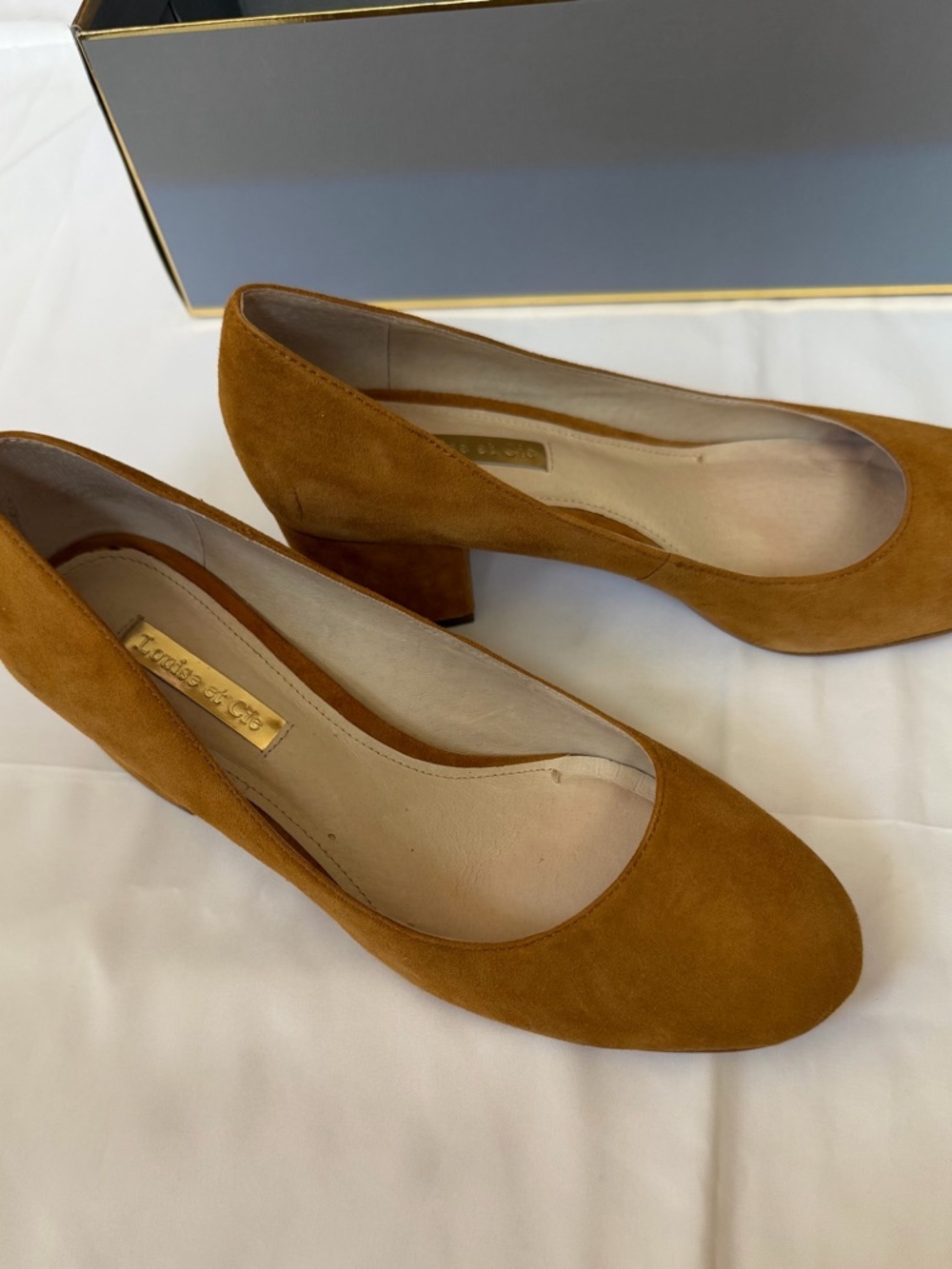 Louise et Cie Knox Pump Women 5M Mustard Yellow Suede